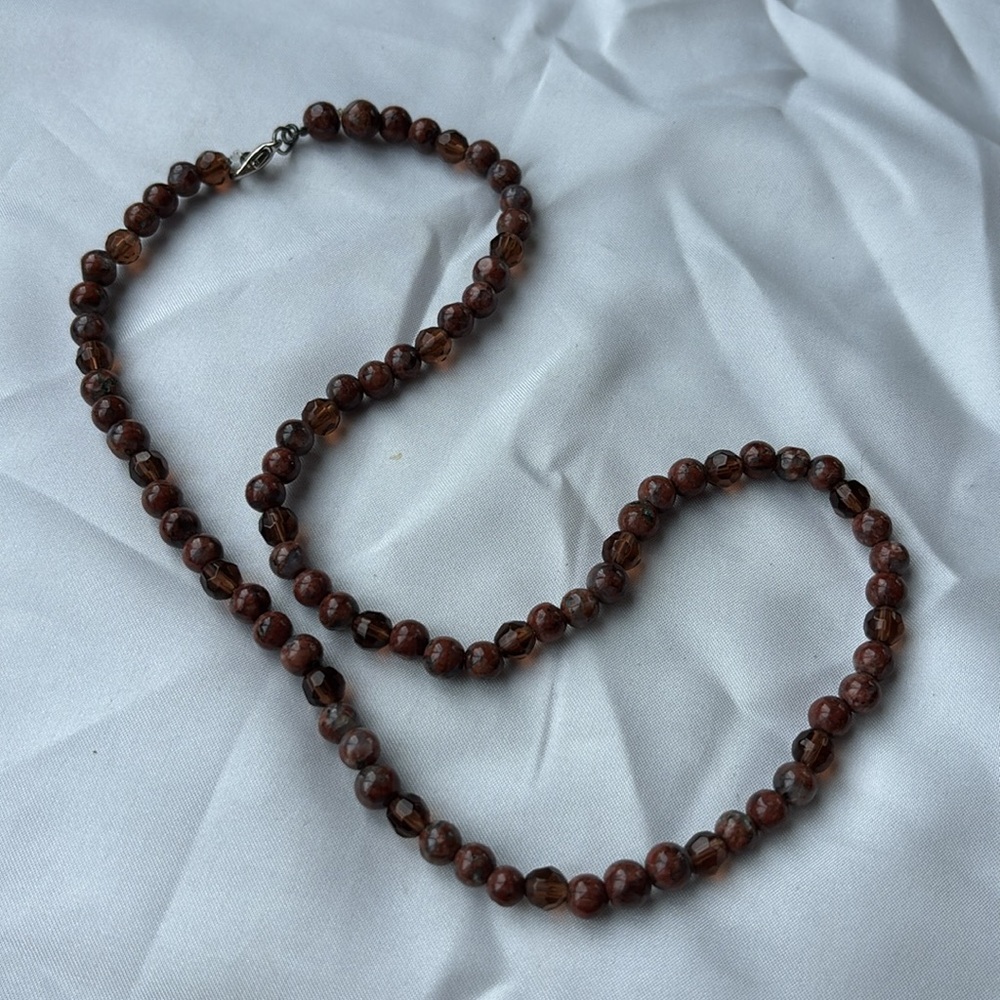 Brown gemstone and glass bead necklace. - Picture 2 of 5